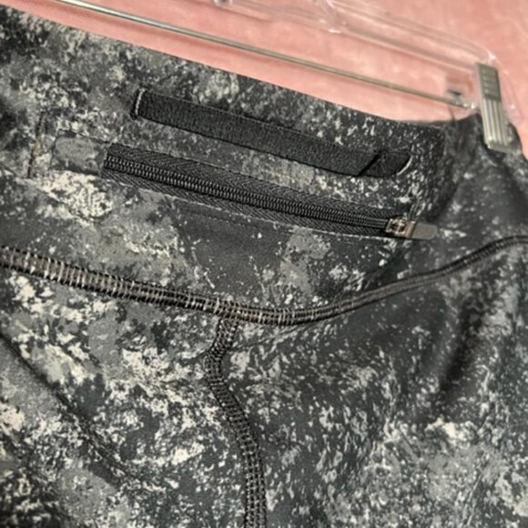 Womens Grey Black Under Armour Workout Leggings Size M - Picture 7 of 8